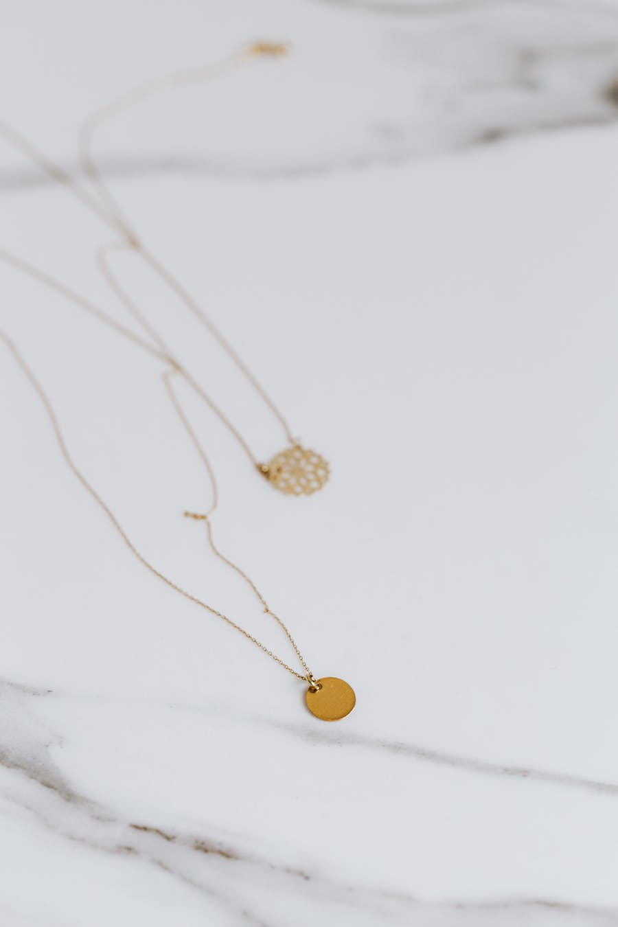 Pendentif or, gros plan